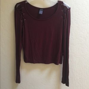 maroon crop top